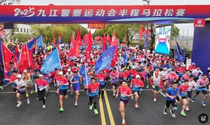 九江長(zhǎng)運(yùn)：共青公司護(hù)航九江警察運(yùn)動(dòng)會(huì)半程馬拉松賽