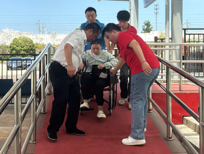 吉安公司：“校園直通車”暖心啟航 精準(zhǔn)服務(wù)高校新生