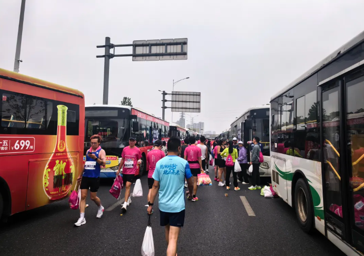 新余公交：圓滿完成2025仙女湖馬拉松轉(zhuǎn)運(yùn)保障任務(wù)